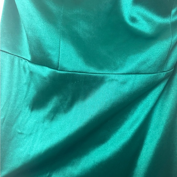 Nwt IEENA for Mac Duggal Satin Sleeveless Gown Color Emerald Green 10 (Defect) - Picture 5 of 9